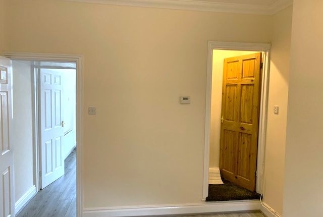 20, Ashton Road, Luton photo 5