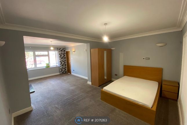 Thumbnail Room to rent in Mayhurst Crescent, Woking