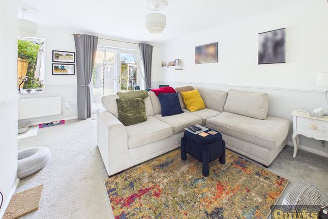 32, Terence Webster Road, Wickford photo 2