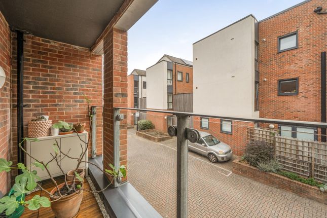 Curlew Street, Woolwich, London photo 2