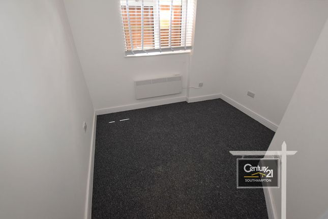 Flat 6,  6, Jonas Nichols Square, Southampton photo 2