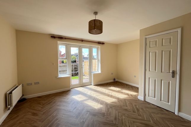 15, Drovers Close, Uttoxeter photo 3