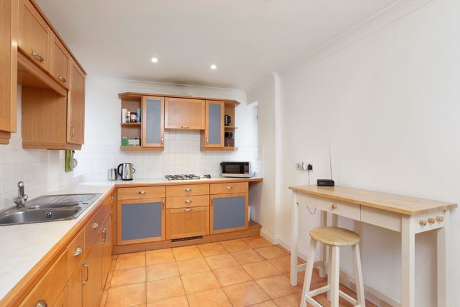 5 Woodleigh Mansions, Larch Avenue, Ascot photo 4