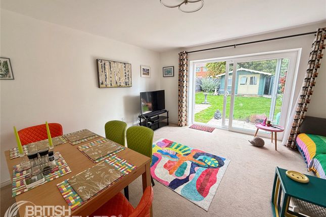 66, Batchelor Way, Salisbury photo 2