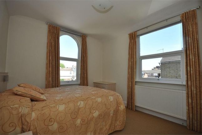 Richmond Crescent, Staines-upon-thames photo 2