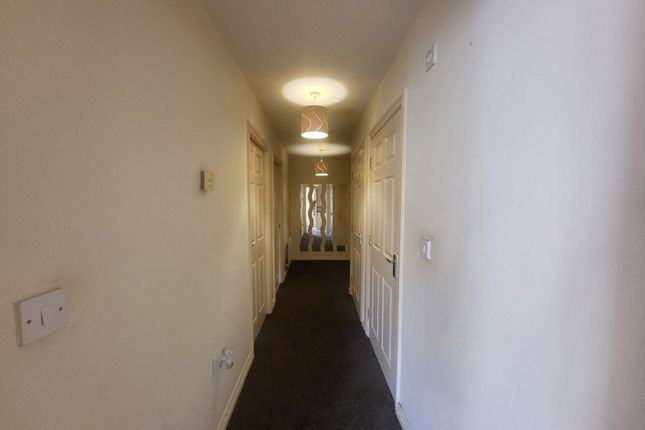 9, Skiddaw Close, Manchester photo 4