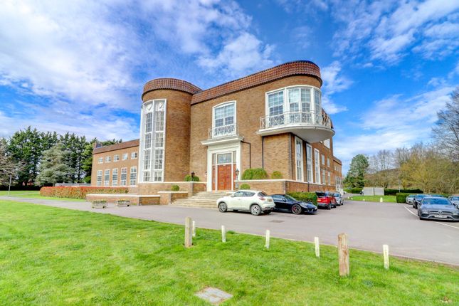 Thumbnail Flat for sale in Wycombe Road, Saunderton, High Wycombe