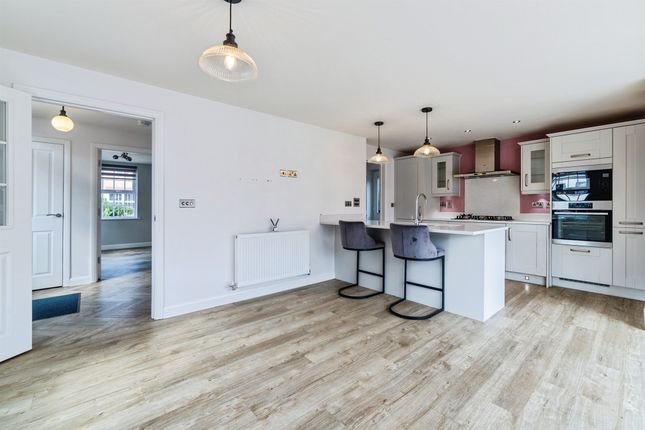 12, Spruce Meadow, Hitchin photo 2