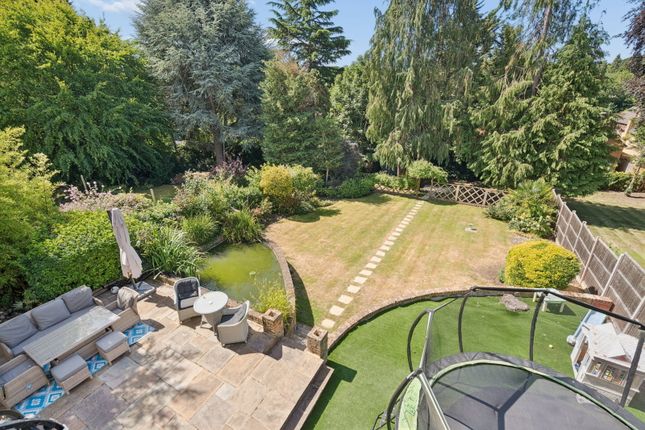 62, Woodwaye, Watford photo 2
