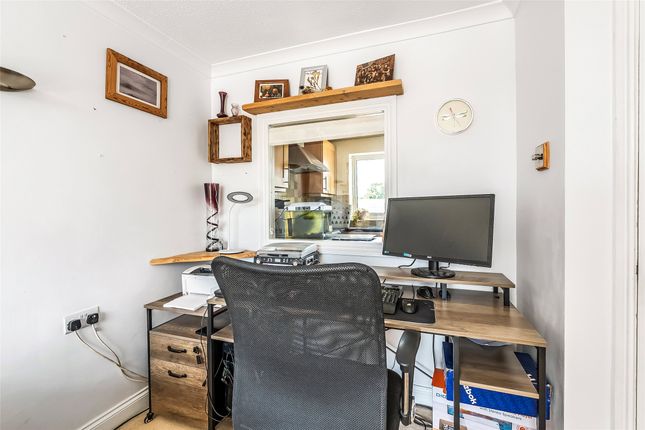 70, Edenside Road, Leatherhead photo 4