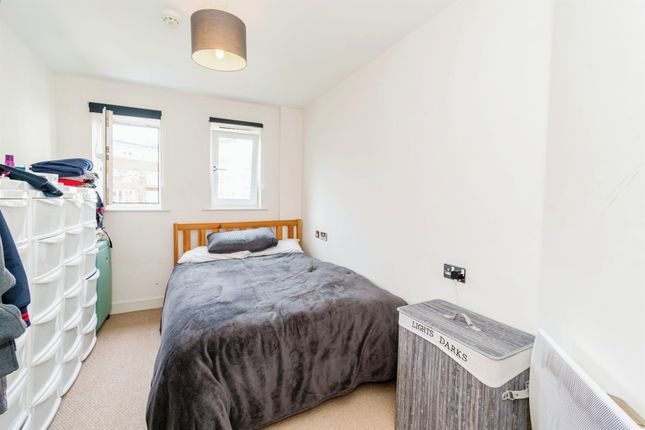 Flat for sale in Orchard Place, Southampton