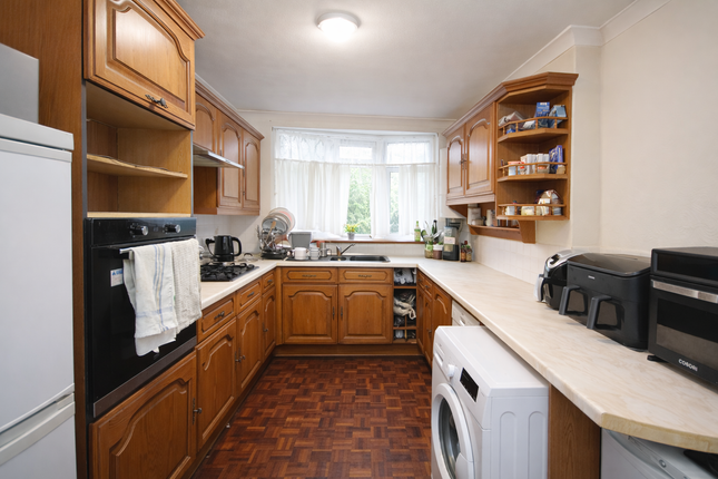 10 Tansey Close, Romford photo 4