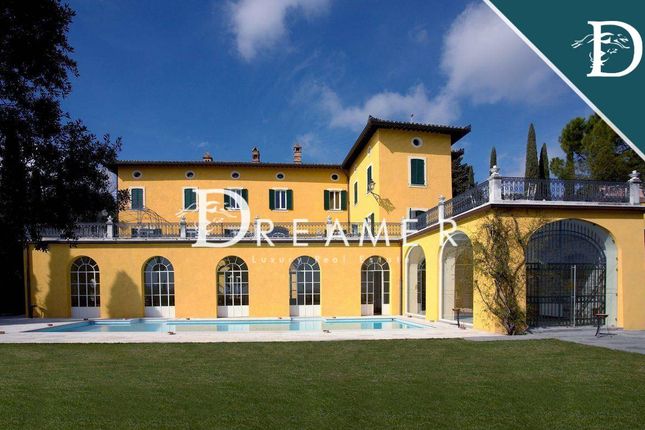Thumbnail Villa for sale in Via Del Sole, Perugia, Umbria