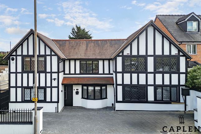 Thumbnail Detached house to rent in Church Hill, Loughton