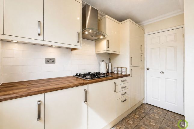 1 Sutton Crescent, Accrington photo 4