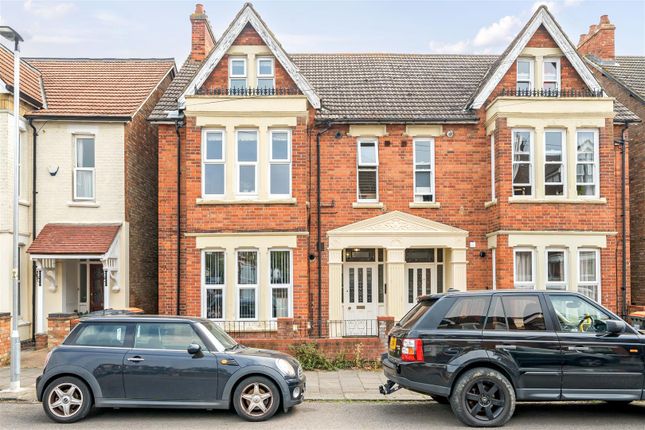 Flat for sale in Goldington Avenue, Bedford