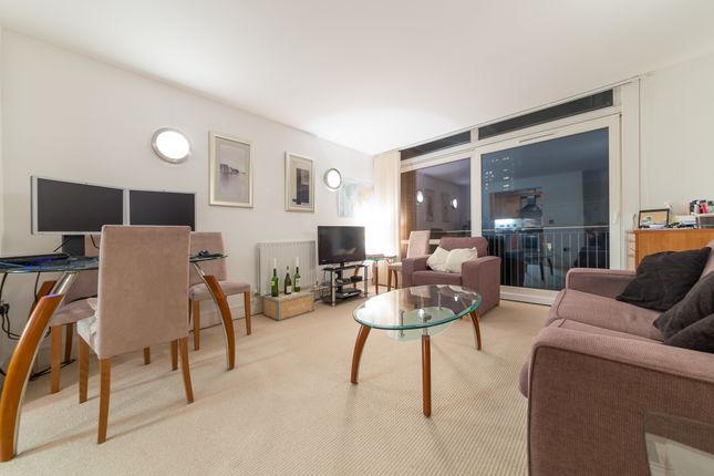 Thumbnail Flat to rent in Gainsborough House, Canary Central, Canary Wharf, London