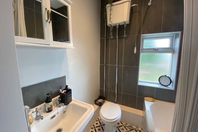 25, Rotherham photo 4