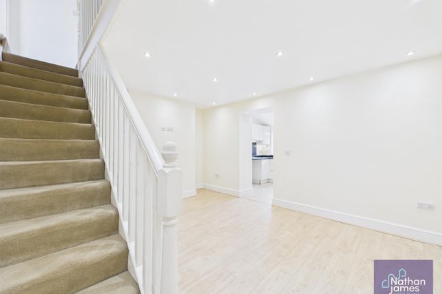 23, Laburnum Terrace, Caldicot photo 3