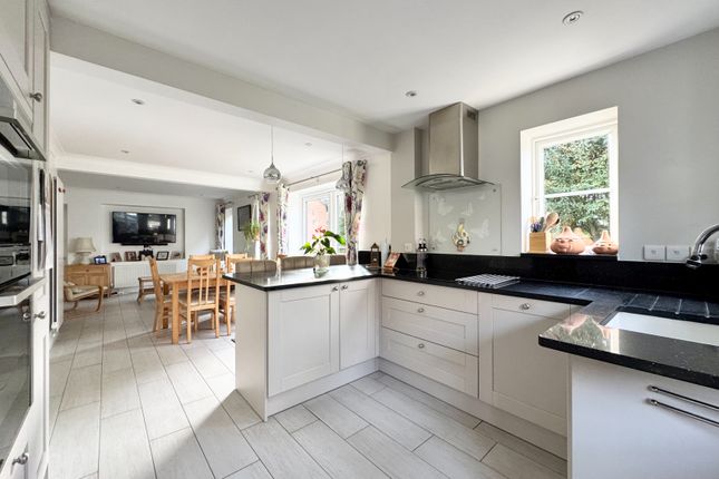 21, Mandelyns, Northchurch, Berkhamsted photo 2