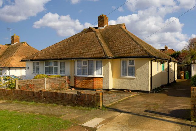 Thumbnail Bungalow to rent in Oakley Gardens, Banstead