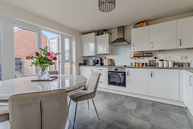 150 Tay Road, Leicester photo 2