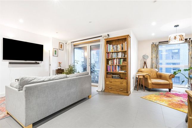 Flat for sale in Upper Clapton Road, London