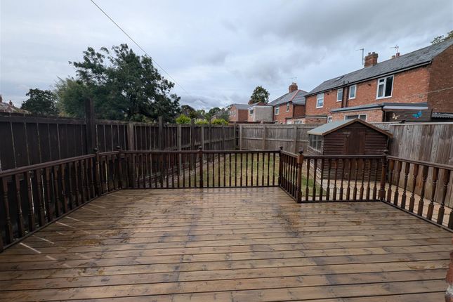 25, Sandriggs, Darlington photo 4