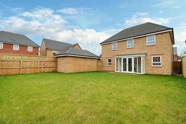 4, Cliff Aucott Crescent, Alsager photo 4