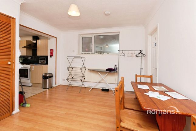 Room 5, 29, Whitmore Green, Farnham photo 3