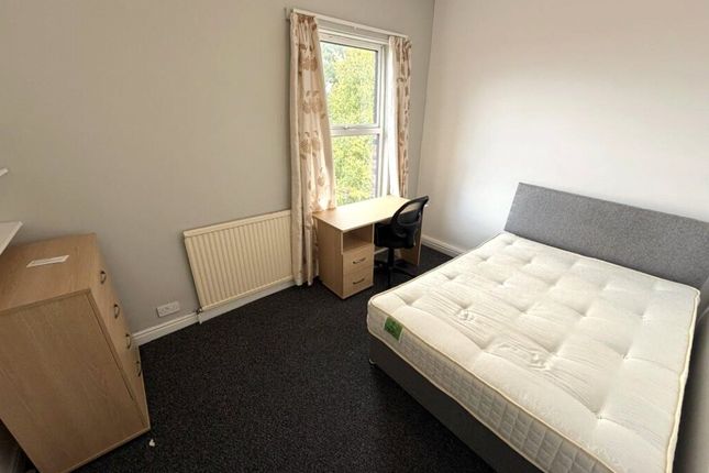 18, Castlehaven Rd, London photo 3