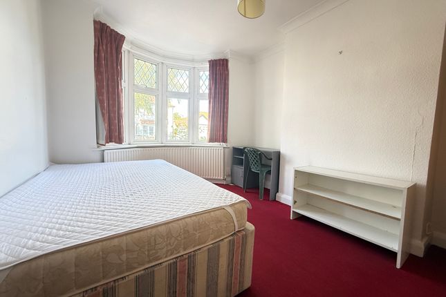 Waverley Avenue, Twickenham photo 2
