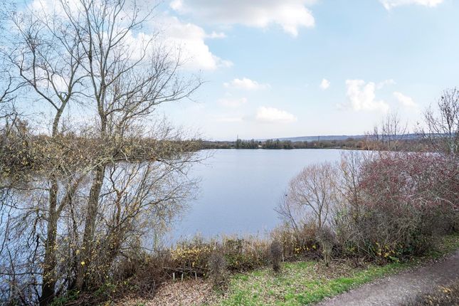 166, The Lakes, Aylesford photo 3