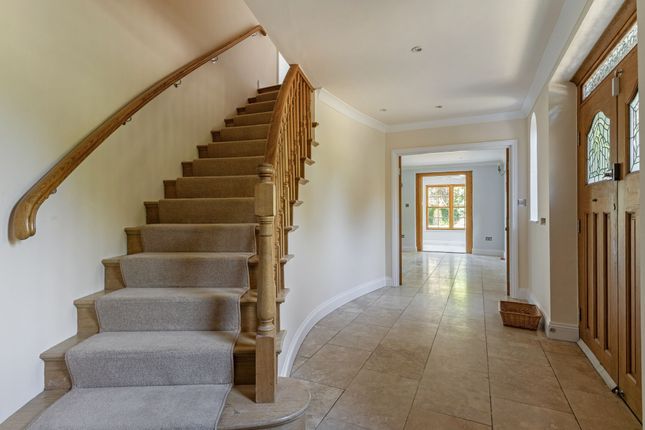 7, Northcroft Close, Egham photo 4