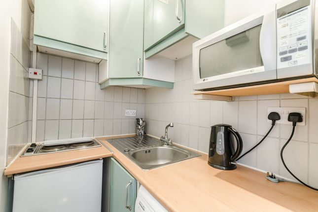 Latymer Court, Hammersmith photo 3