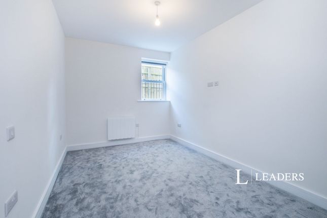 Flat 6, The Montague, 13 Durley Road South photo 4