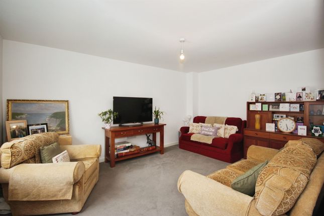 10, Farnes Close, Leamington Spa photo 2