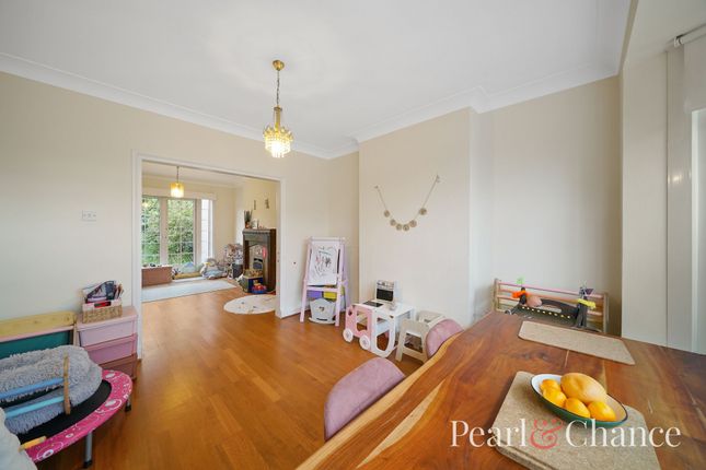 109 Cheviot Gardens, London photo 2