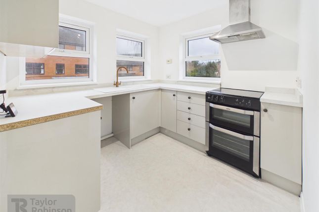 Flat 4, Lumley Court, Brighton Road, Horley photo 2