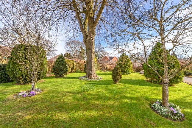 5, Donnerville Gardens, Telford photo 2
