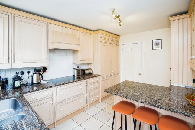 10, Carisbrooke Close, Merseyside photo 4