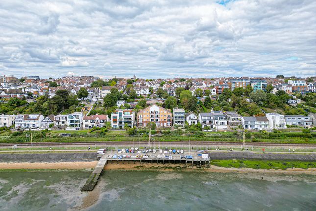 Flat for sale in Undercliff Gardens, Leigh-On-Sea