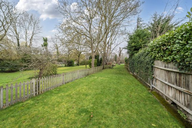 Courtyard Cottage, 4, The Willows, Windsor photo 3