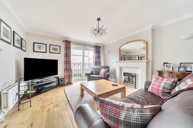 52, Mayfair Gardens, Southampton photo 3