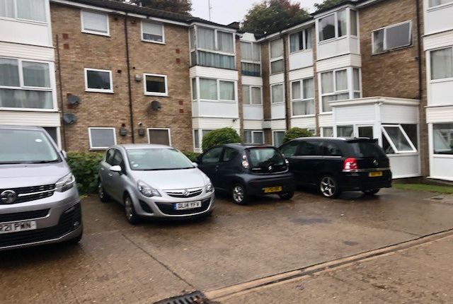 Ground Floor Studio Flat Situated Withing Walking Distance To Leagrave Main Line Station
