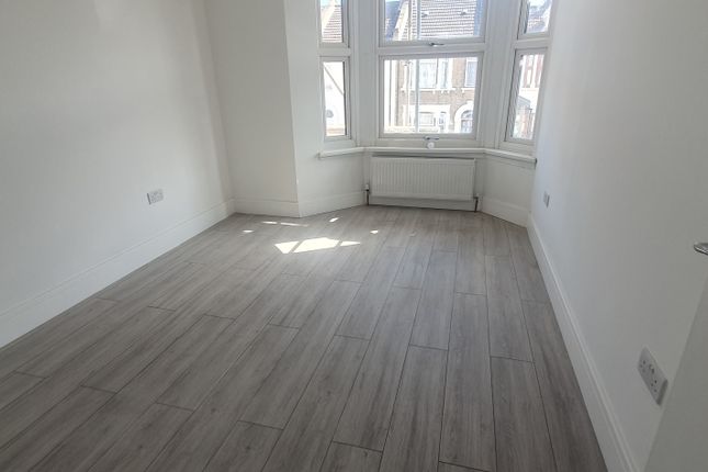 55b, St Georges Road, London photo 2