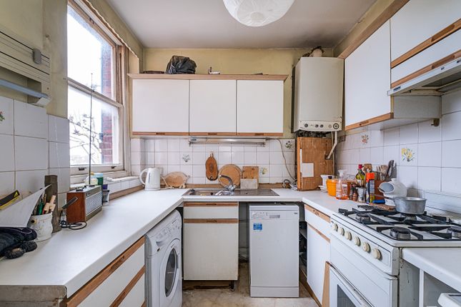 Flat 14, 21-25, Sloane Gardens, London photo 3