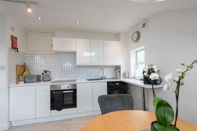 Second Floor Flat 3, 127, Leytonstone photo 4