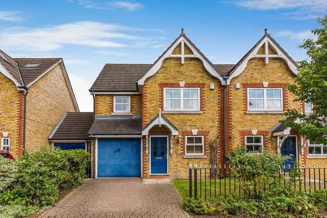 3-bed house on 12, Victoria Mews, London, £3,300/mo
