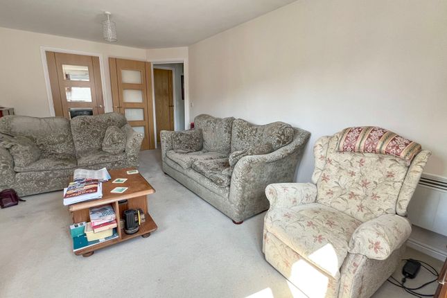 27, Imber Court, Warminster photo 2